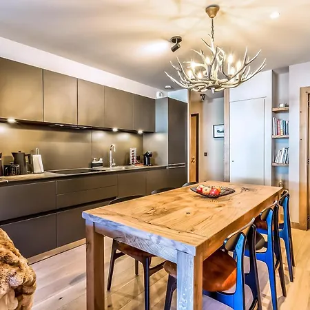 Tres Bel Avec A Stallion D 25 Megève